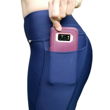 Charger l'image dans la galerie, side view of a pocket legging navy blue