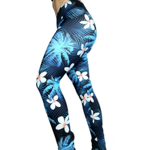 Load image into Gallery viewer, Side image of Leggings Palm tree model using them
